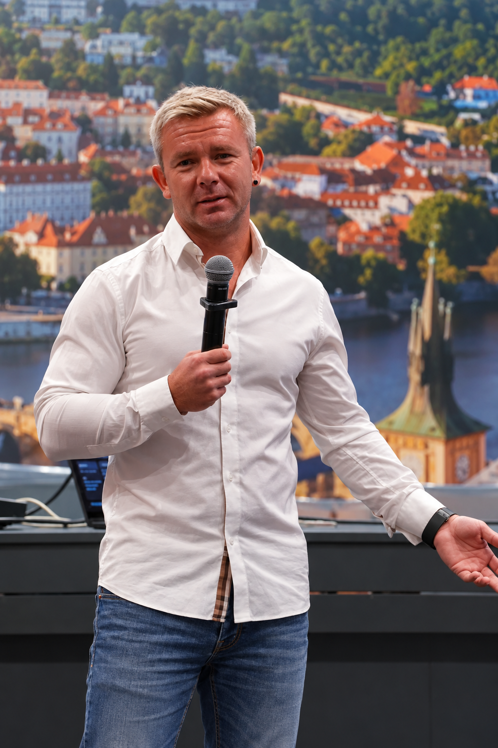 Artem Butov speaking at TES